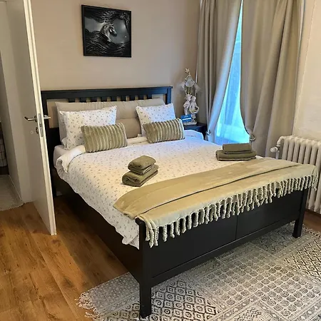 Apartman Bedroom With Extension On Veranda