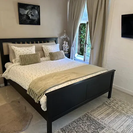 Bedroom With Extension On Veranda Apartman Yvoir